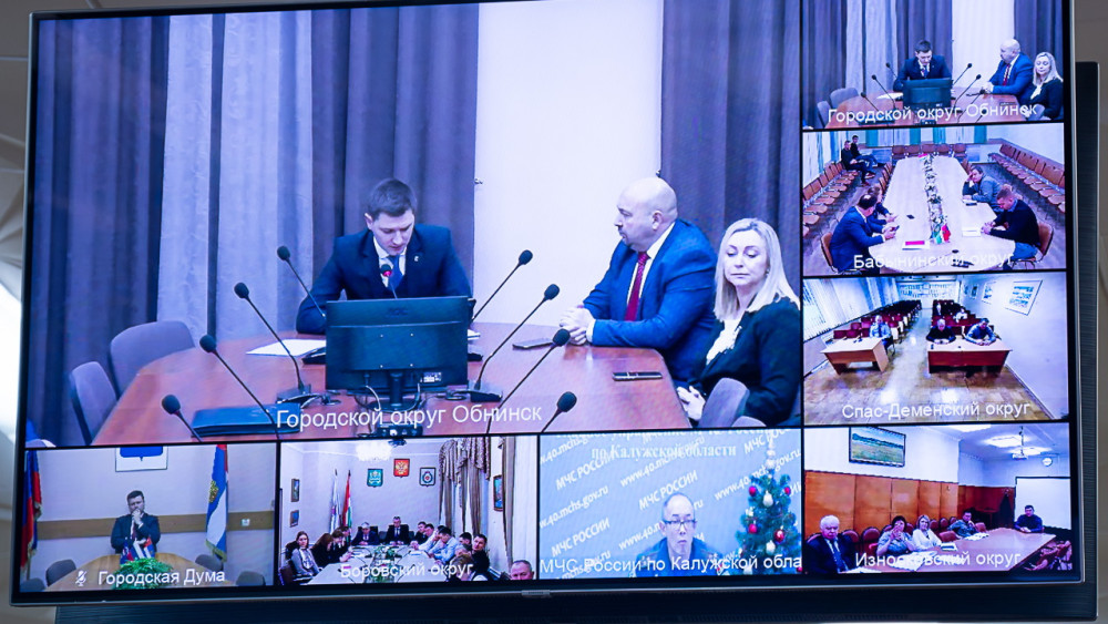 Владислав Шапша дал поручения по итогам рассмотрения обращений граждан в социальных сетях