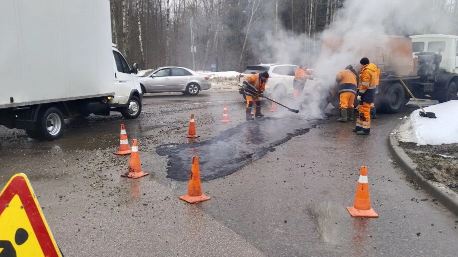 Коммунальные службы Обнинска приступили к ямочному ремонту